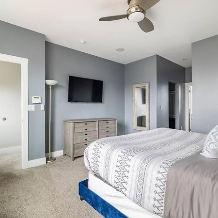 4 Bedroom 3 Bath Sleeps 10 Pet Friendly Private Backyard, 2 Car Garage, City Views, Close To All Stadiums And Casino Pittsburgh Kültér fotó