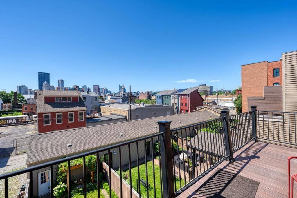 4 Bedroom 3 Bath Sleeps 10 Pet Friendly Private Backyard, 2 Car Garage, City Views, Close To All Stadiums And Casino Pittsburgh Kültér fotó