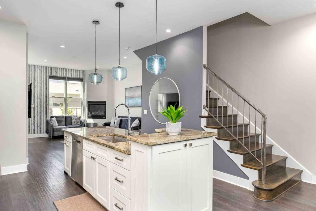 4 Bedroom 3 Bath Sleeps 10 Pet Friendly Private Backyard, 2 Car Garage, City Views, Close To All Stadiums And Casino Pittsburgh Kültér fotó