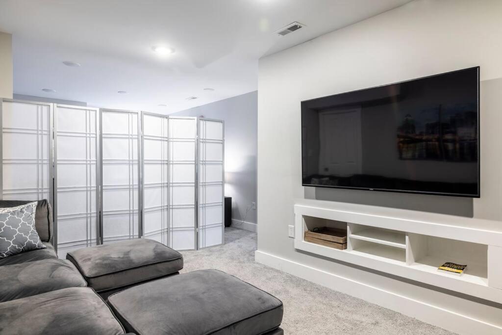 4 Bedroom 3 Bath Sleeps 10 Pet Friendly Private Backyard, 2 Car Garage, City Views, Close To All Stadiums And Casino Pittsburgh Kültér fotó