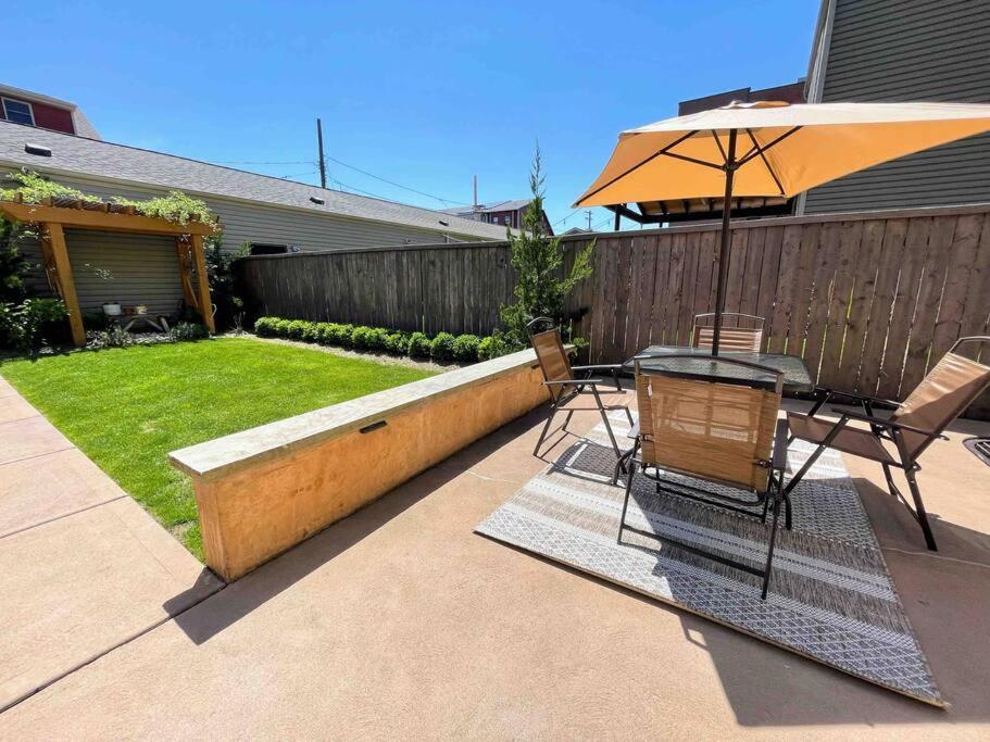 4 Bedroom 3 Bath Sleeps 10 Pet Friendly Private Backyard, 2 Car Garage, City Views, Close To All Stadiums And Casino Pittsburgh Kültér fotó
