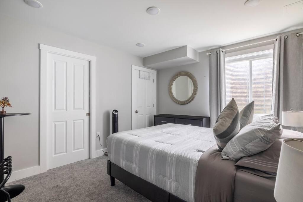 4 Bedroom 3 Bath Sleeps 10 Pet Friendly Private Backyard, 2 Car Garage, City Views, Close To All Stadiums And Casino Pittsburgh Kültér fotó