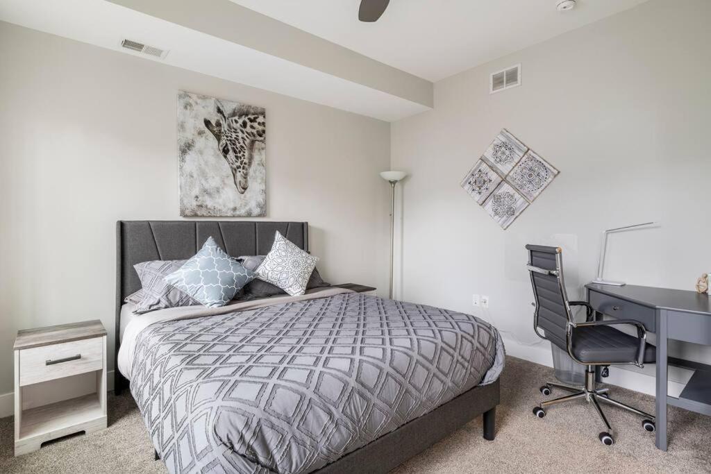 4 Bedroom 3 Bath Sleeps 10 Pet Friendly Private Backyard, 2 Car Garage, City Views, Close To All Stadiums And Casino Pittsburgh Kültér fotó