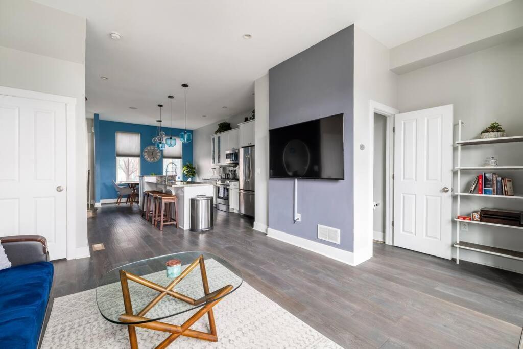 4 Bedroom 3 Bath Sleeps 10 Pet Friendly Private Backyard, 2 Car Garage, City Views, Close To All Stadiums And Casino Pittsburgh Kültér fotó