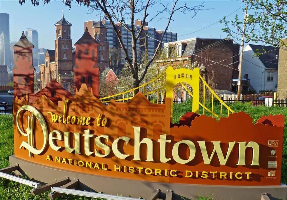 4 Bedroom 3 Bath Sleeps 10 Pet Friendly Private Backyard, 2 Car Garage, City Views, Close To All Stadiums And Casino Pittsburgh Kültér fotó