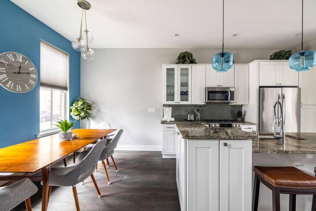 4 Bedroom 3 Bath Sleeps 10 Pet Friendly Private Backyard, 2 Car Garage, City Views, Close To All Stadiums And Casino Pittsburgh Kültér fotó