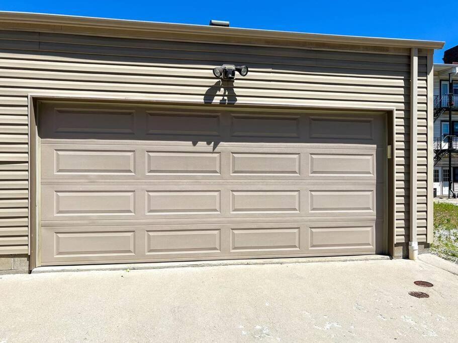 4 Bedroom 3 Bath Sleeps 10 Pet Friendly Private Backyard, 2 Car Garage, City Views, Close To All Stadiums And Casino Pittsburgh Kültér fotó