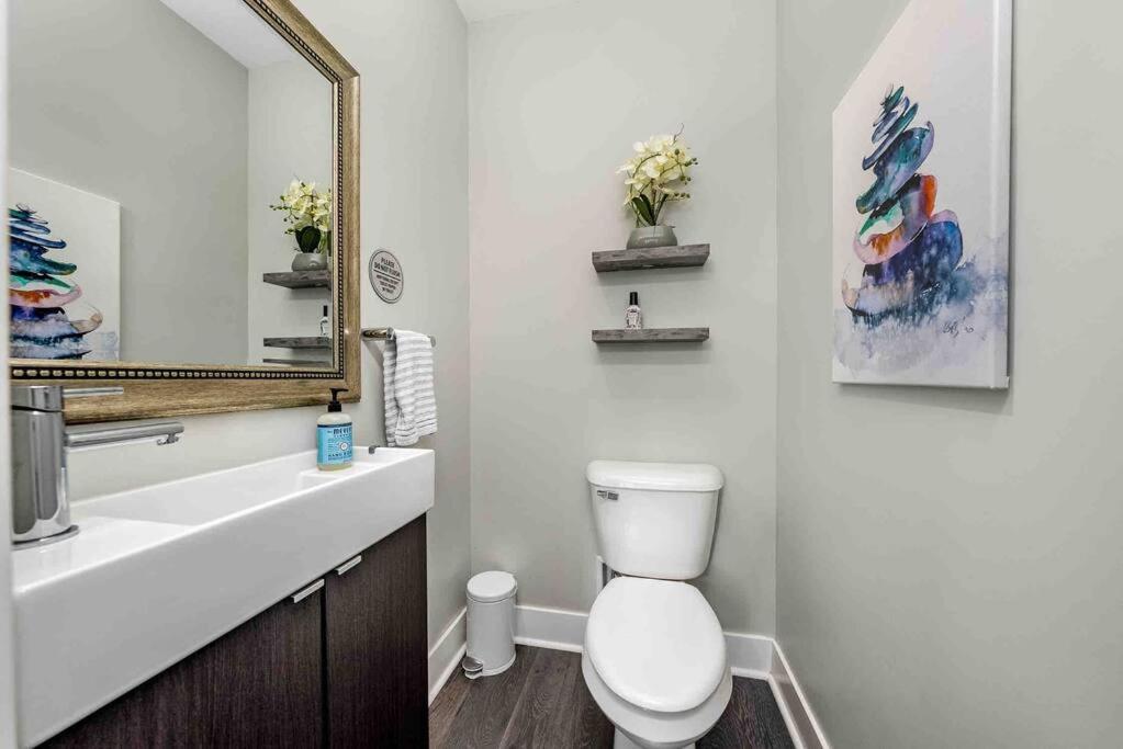 4 Bedroom 3 Bath Sleeps 10 Pet Friendly Private Backyard, 2 Car Garage, City Views, Close To All Stadiums And Casino Pittsburgh Kültér fotó