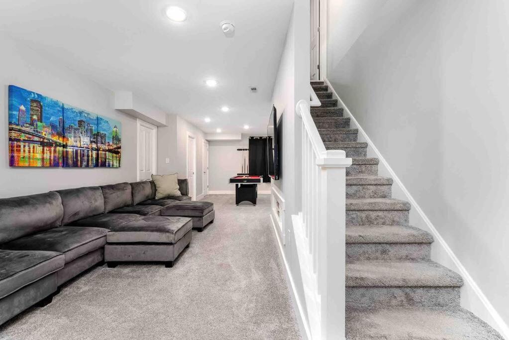 4 Bedroom 3 Bath Sleeps 10 Pet Friendly Private Backyard, 2 Car Garage, City Views, Close To All Stadiums And Casino Pittsburgh Kültér fotó