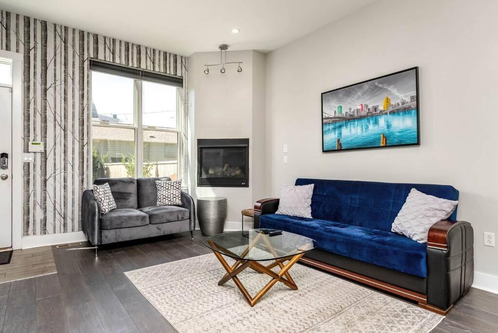 4 Bedroom 3 Bath Sleeps 10 Pet Friendly Private Backyard, 2 Car Garage, City Views, Close To All Stadiums And Casino Pittsburgh Kültér fotó