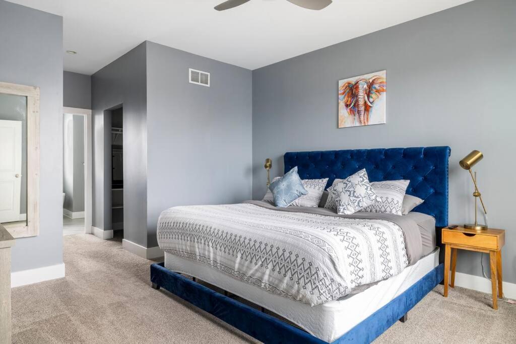 4 Bedroom 3 Bath Sleeps 10 Pet Friendly Private Backyard, 2 Car Garage, City Views, Close To All Stadiums And Casino Pittsburgh Kültér fotó