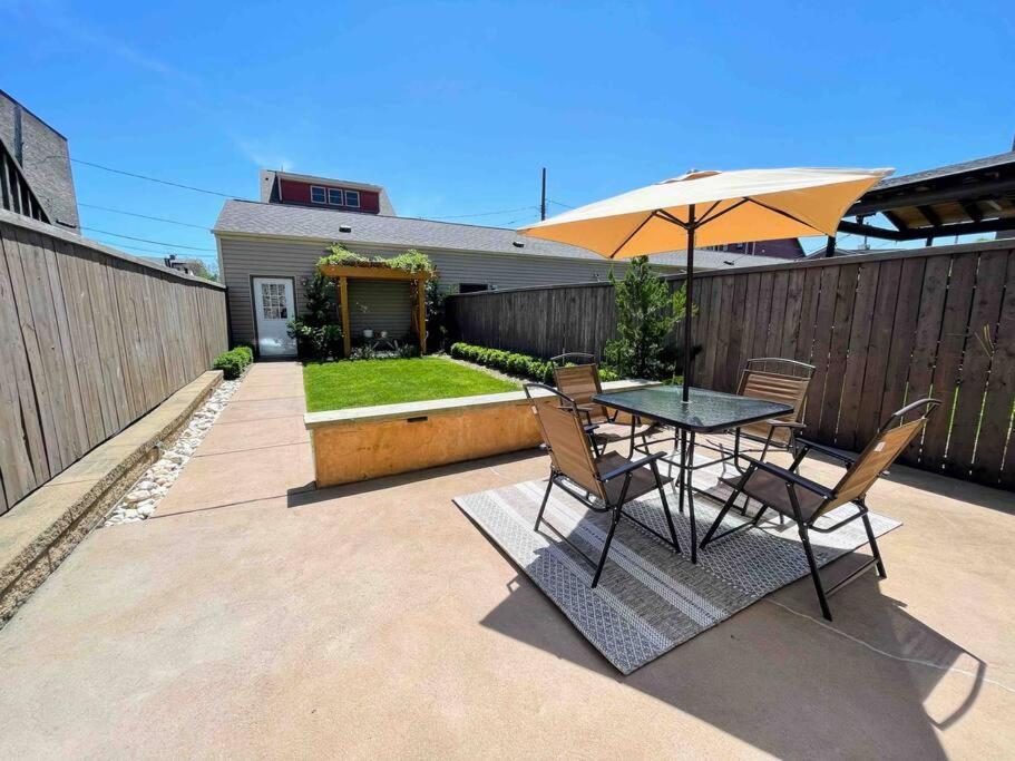 4 Bedroom 3 Bath Sleeps 10 Pet Friendly Private Backyard, 2 Car Garage, City Views, Close To All Stadiums And Casino Pittsburgh Kültér fotó