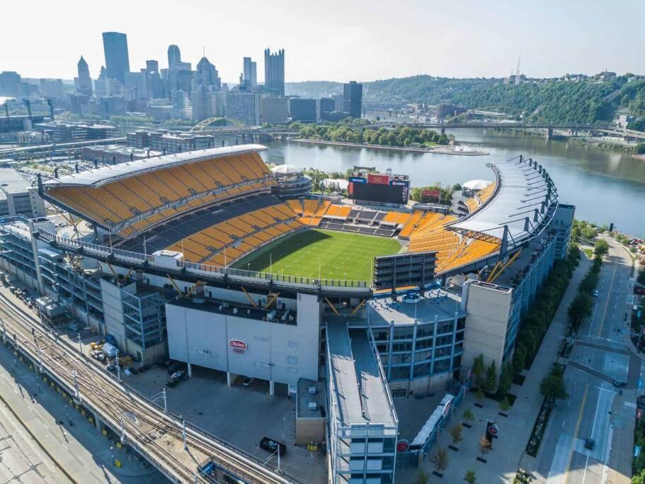4 Bedroom 3 Bath Sleeps 10 Pet Friendly Private Backyard, 2 Car Garage, City Views, Close To All Stadiums And Casino Pittsburgh Kültér fotó