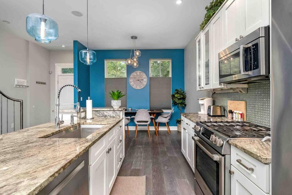 4 Bedroom 3 Bath Sleeps 10 Pet Friendly Private Backyard, 2 Car Garage, City Views, Close To All Stadiums And Casino Pittsburgh Kültér fotó