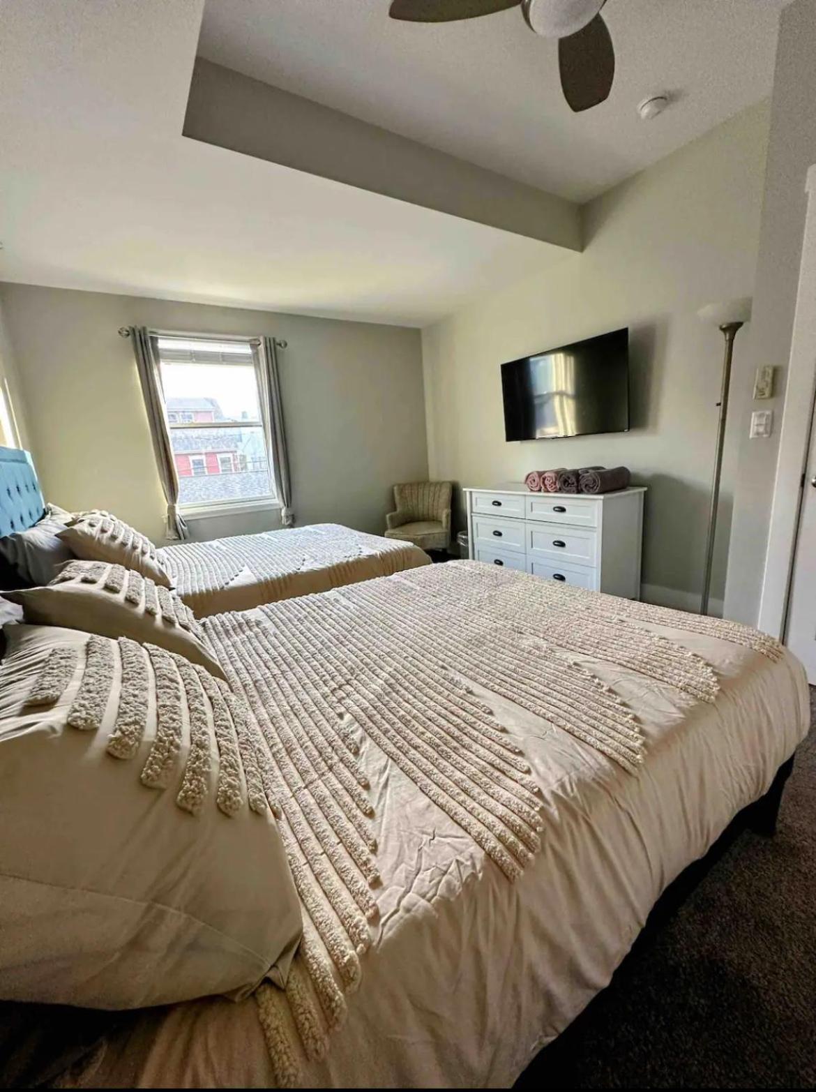 4 Bedroom 3 Bath Sleeps 10 Pet Friendly Private Backyard, 2 Car Garage, City Views, Close To All Stadiums And Casino Pittsburgh Kültér fotó